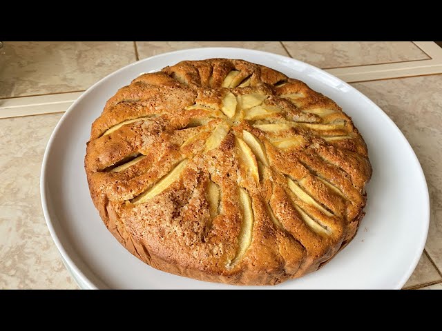Насладитесь яблочным пирогом с сахарной корочкой.