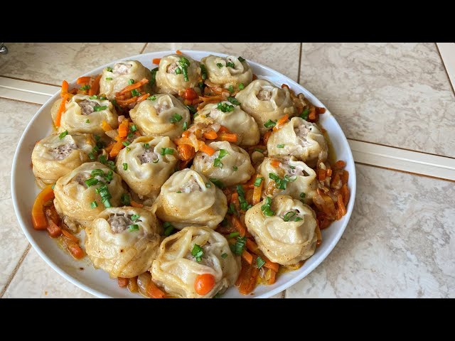 Вкуснее чем на пару. Манты в сковороде на овощной подушке.