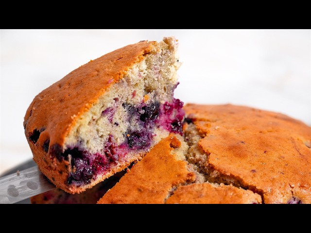 Пирог минутка с любыми ягодами! Очень вкусный, простой и быстрый пирог