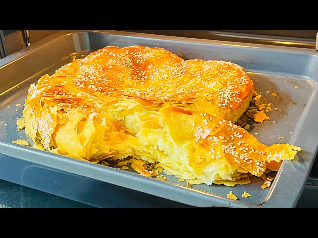 Рванный пирог из теста на кефире. Это безумно вкусно. Можно готовить и без начинки.В магазине не купить