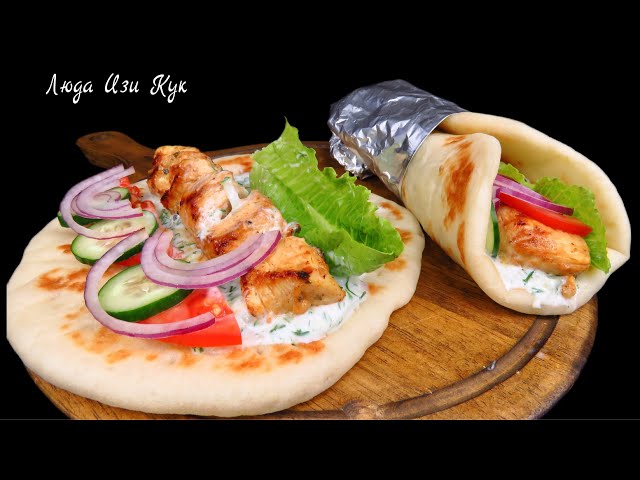 Куриные шашлычки. Сувлаки с лепёшками и соусом. Греческий обед за 30 минут